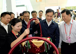 任鸿斌视察第124届广交会，勉励企业:坚定信心 迎难而上 推动外贸高质量发展