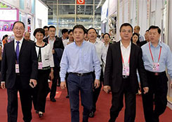 李成钢视察第124届广交会，勉励企业：坚持创新驱动提升中国品牌国际竞争力