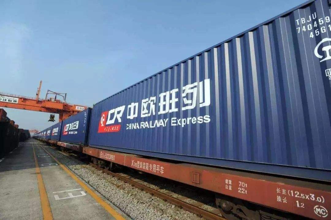 中国首趟进口保税货物中欧专列抵达厦门