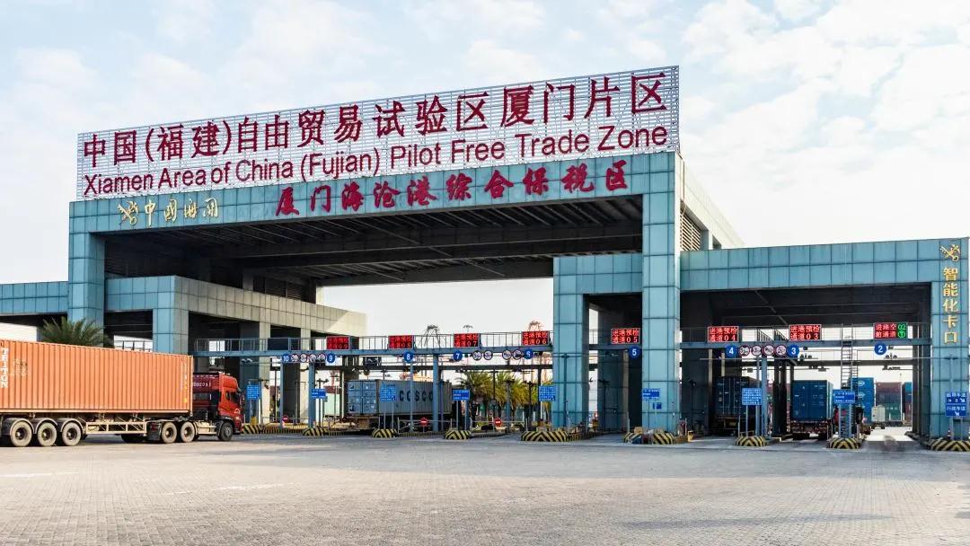 厦门海沧港综合保税区正式揭牌运作,21个重点项目集中入驻签约