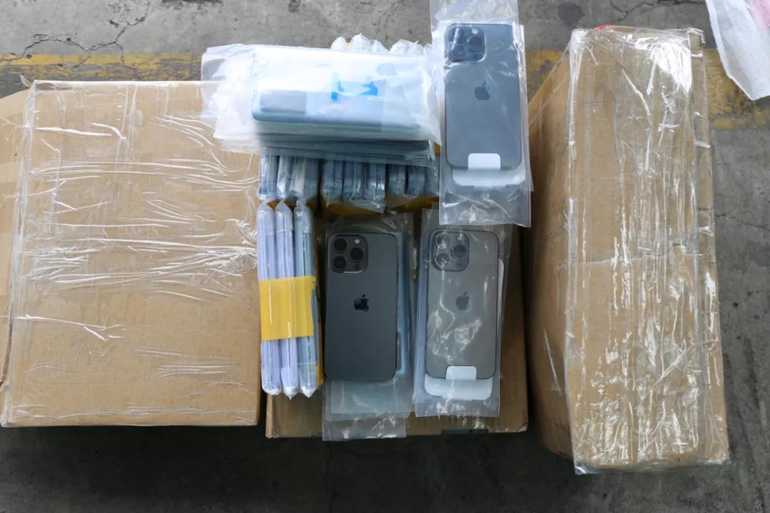 深圳海关跨境电商进口渠道查获工具箱藏匿手机走私案