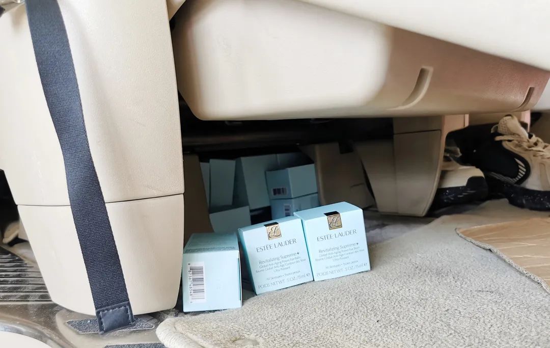 横琴口岸查获多起跨境客车司机违规携带大量化妆品进境案件