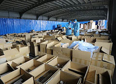 查获夹藏走私酒500余箱300余万元