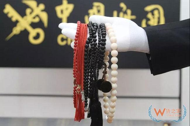 青岛海关截获违规邮递进境珊瑚饰品—货之家
