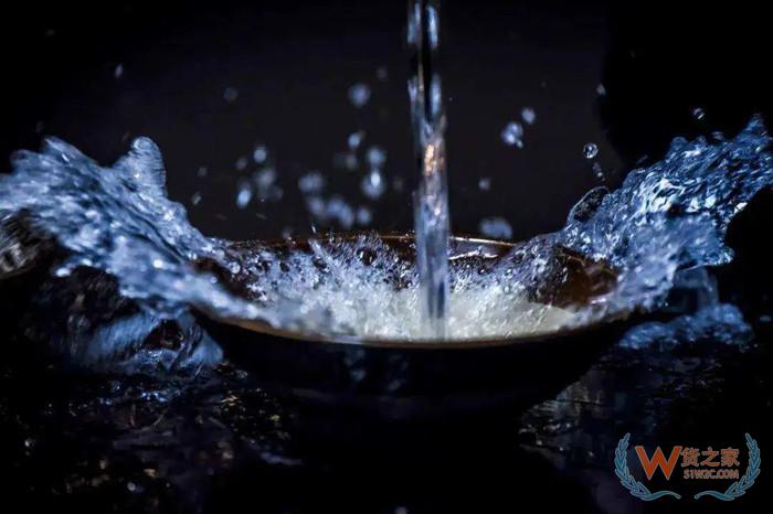 南宁海关查获涉嫌走私白酒共计案值逾338万元,跨境电商进口白酒的优势